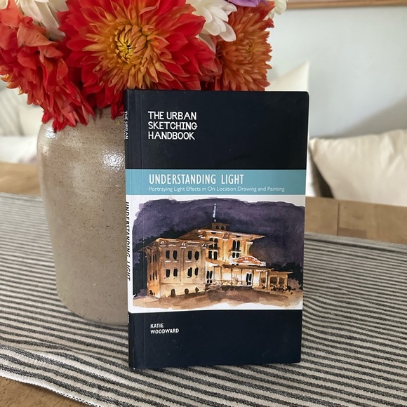 The Urban Sketching Handbook: Understanding Light - Picture 1 of 2